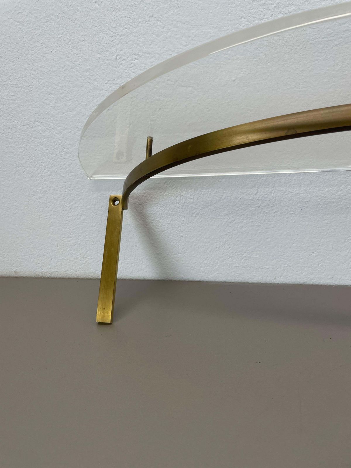 photo vintage 60cm Hollywood Regency Solid Brass And Acryl Glass Wall Board Unit, Italy 1970s
