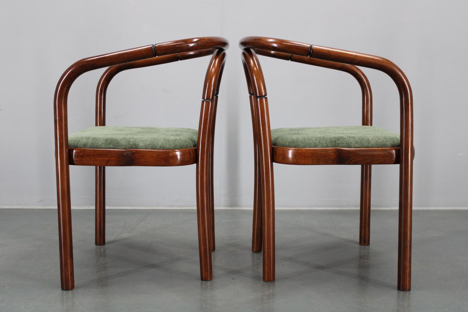 photo vintage 1970s Antonin Suman Set Of Six Beech Bentwood Restored Dining Chairs By Ton