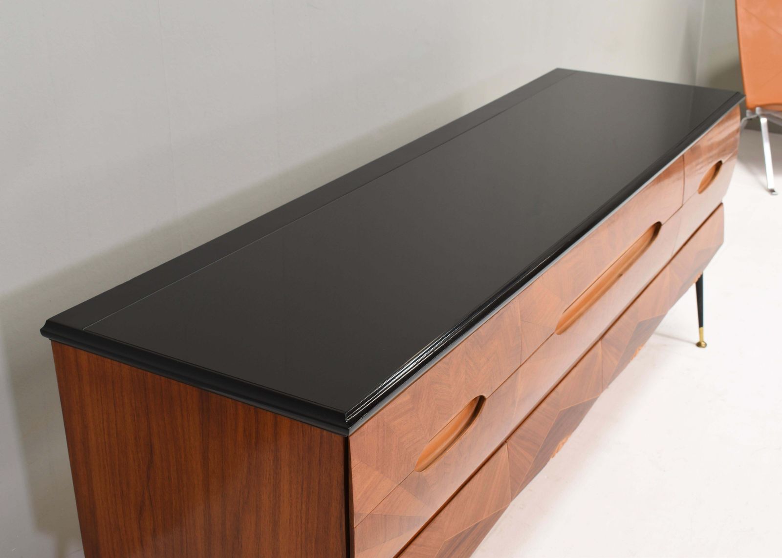 photo vintage Italian Sideboard Attributed To Vittorio Dassi In Walnut, Glass And Brass, 1950s