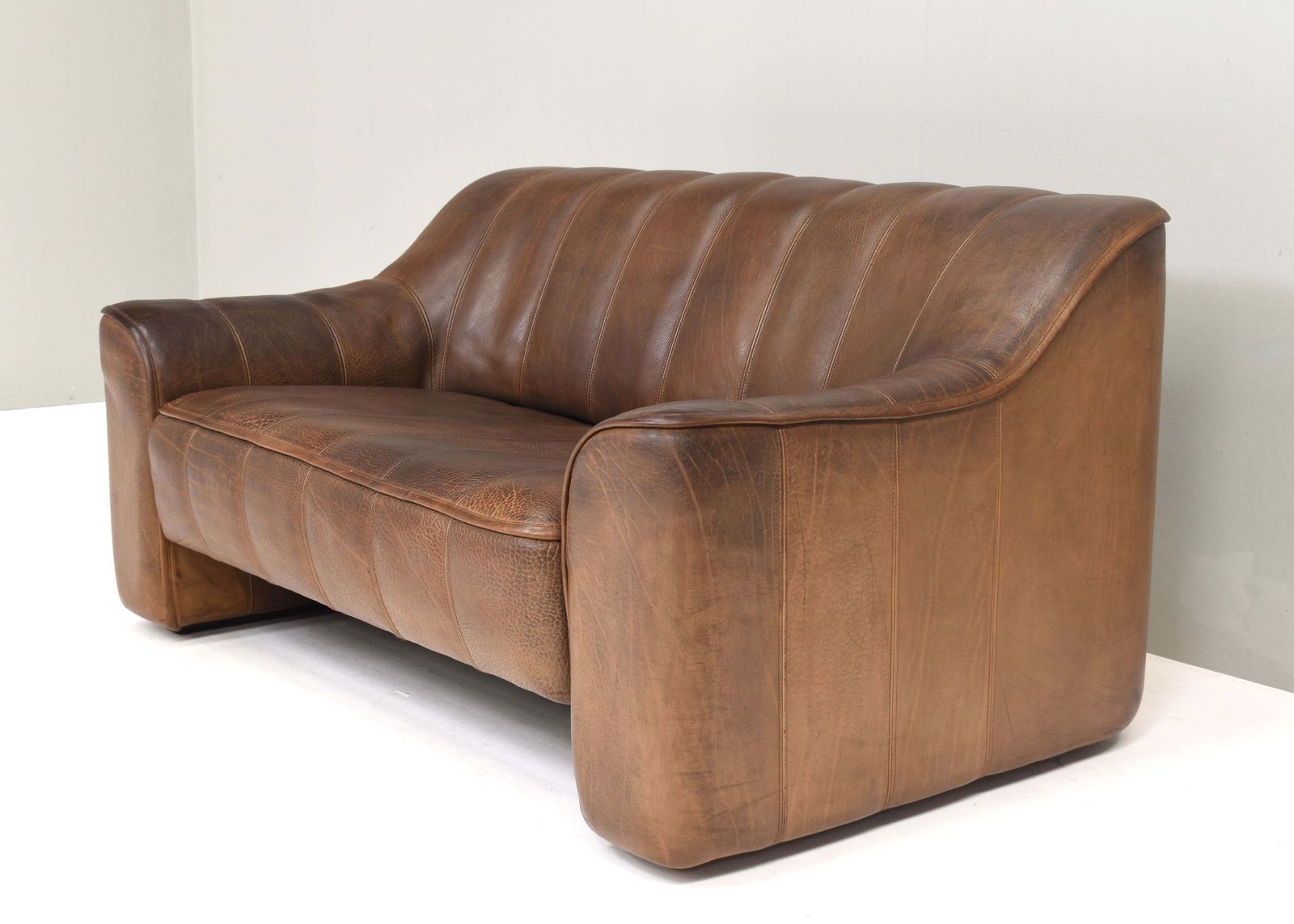 photo furniture De Sede Ds 44 Two Seat Sofa In Tan Buffalo Leather – Switzerland, 1970s
