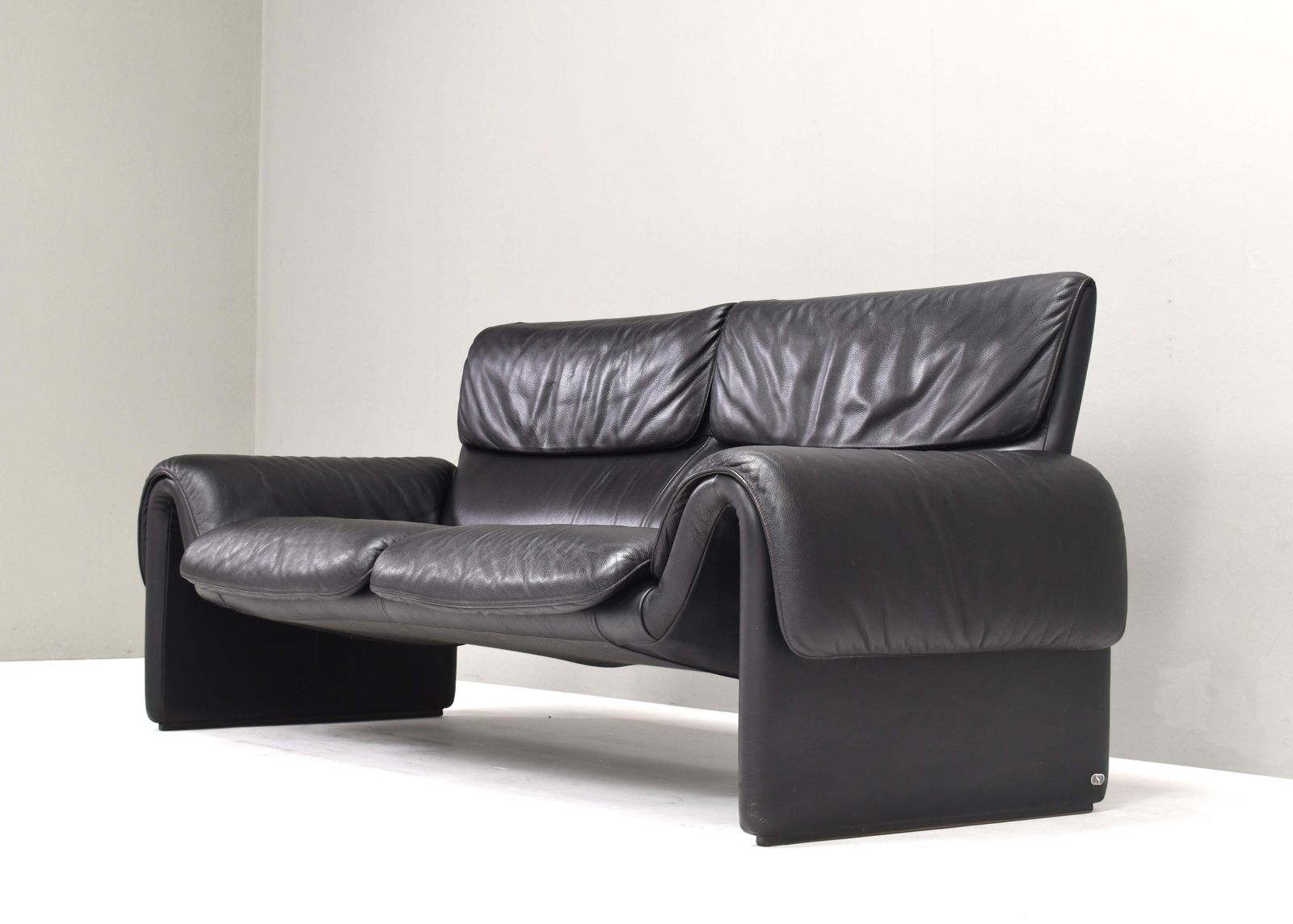 De Sede Ds 2011 Two Seat Sofa In Black Leather, Switzerland   Circa 1980 90 photo Furniture