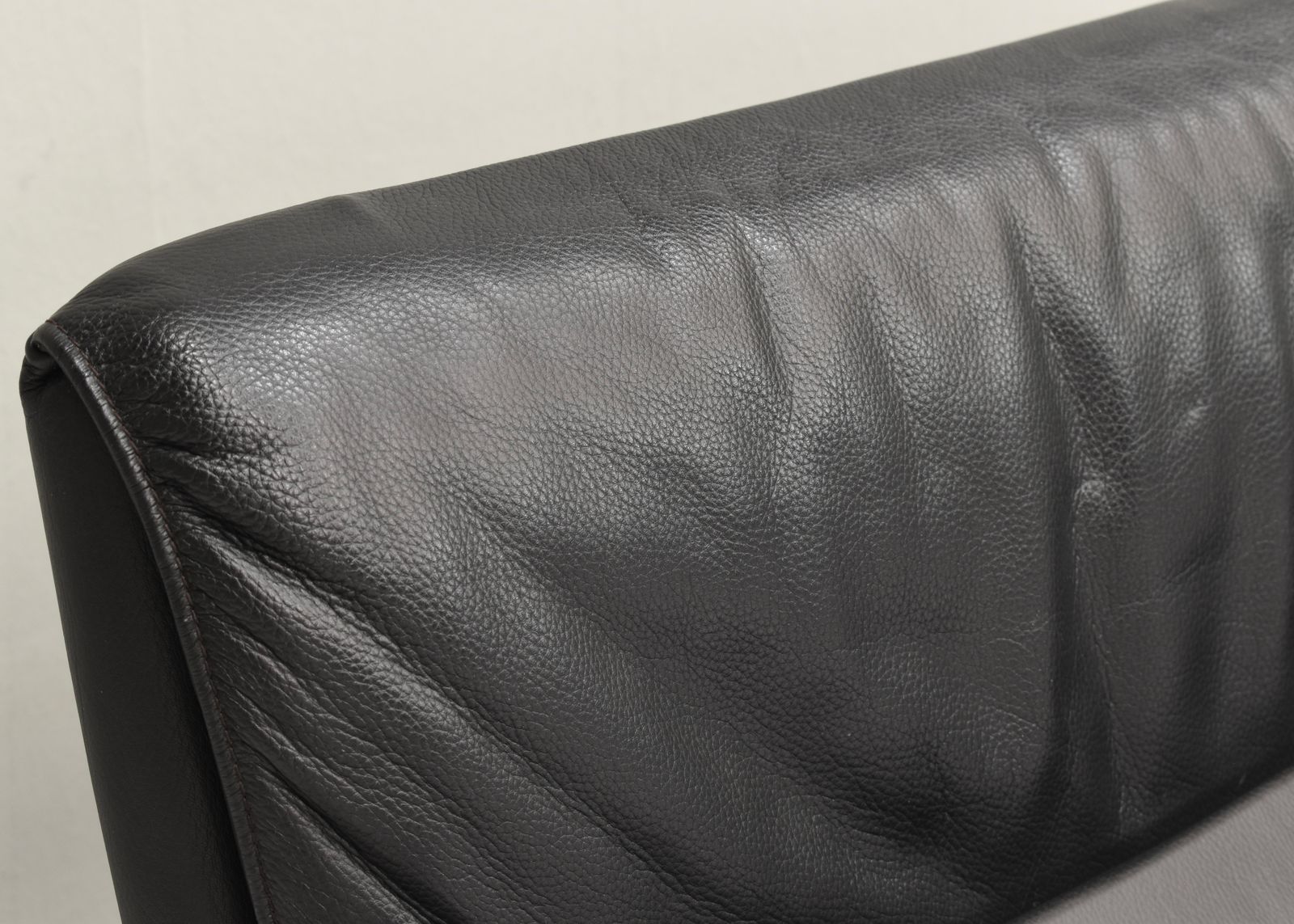 photo buy De Sede Ds 2011 Two Seat Sofa In Black Leather, Switzerland   Circa 1980 90