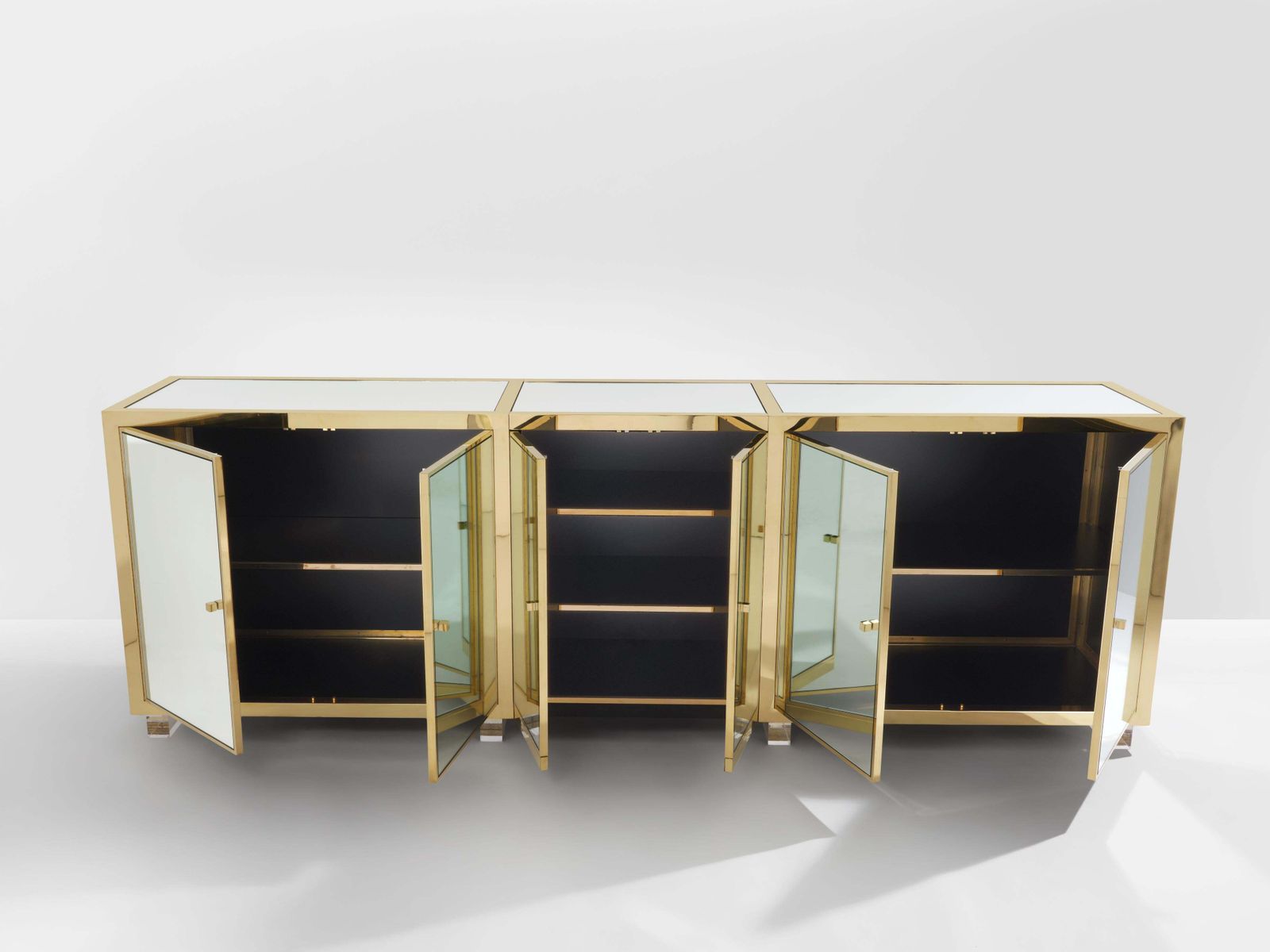 Enfilade Michel Pigneres en laiton, miroirs et pieds en lucite, années 1970 photo Mobilier
