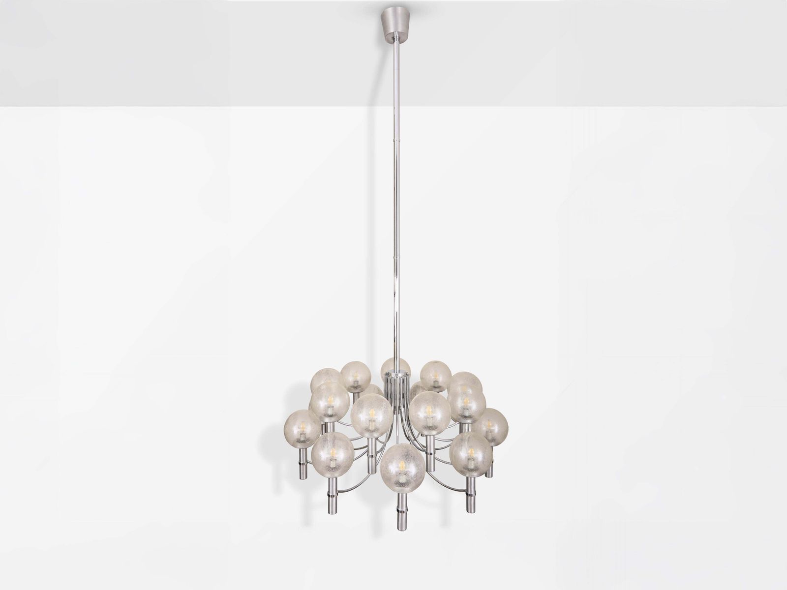 photo furniture Paire de lustres véronais uniques, acier et verre de Murano, 65 pouces, 1970