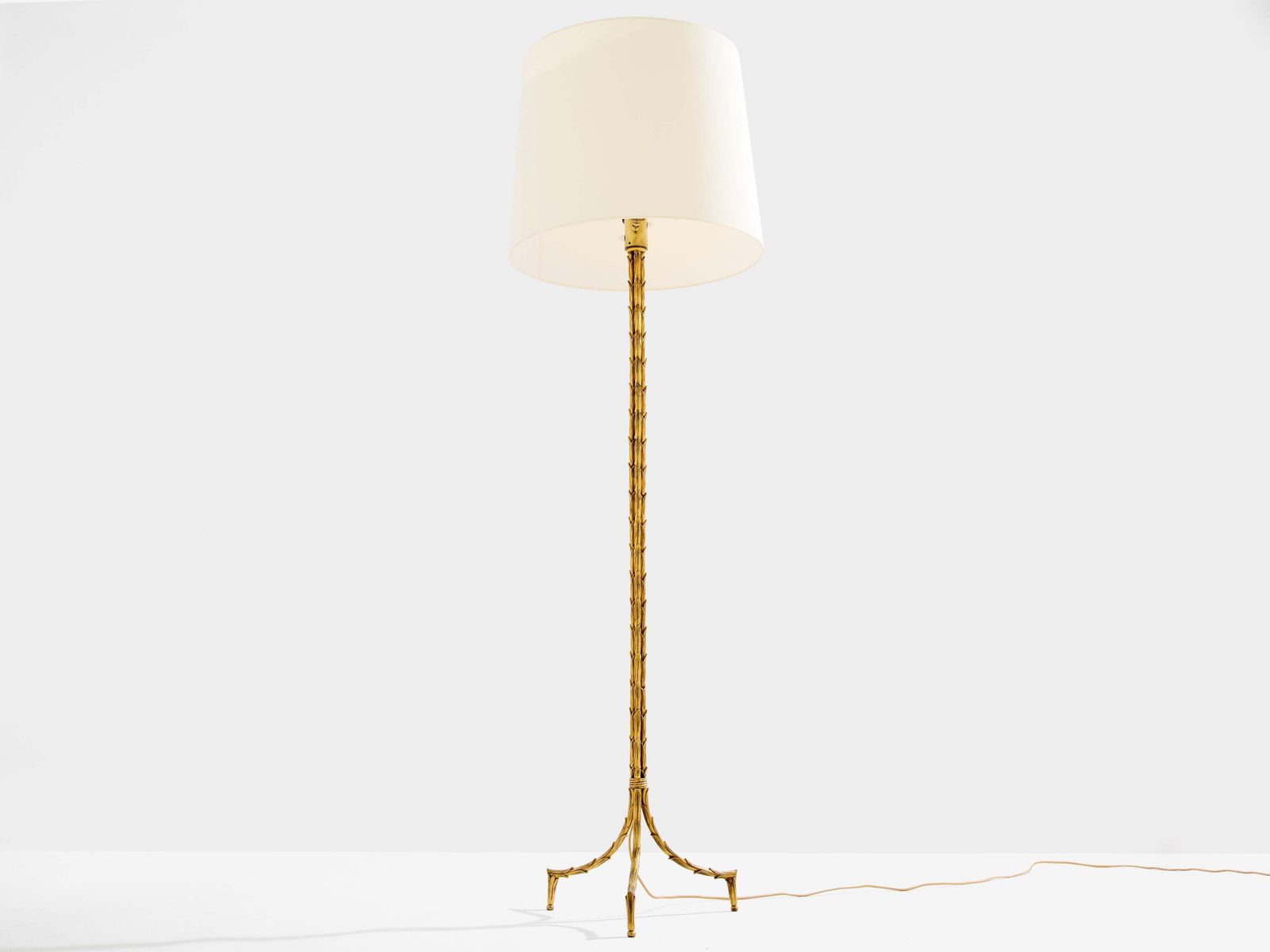 Lampadaire Maison Jansen en bronze doré à décor de feuillage, années 1950 photo for sale