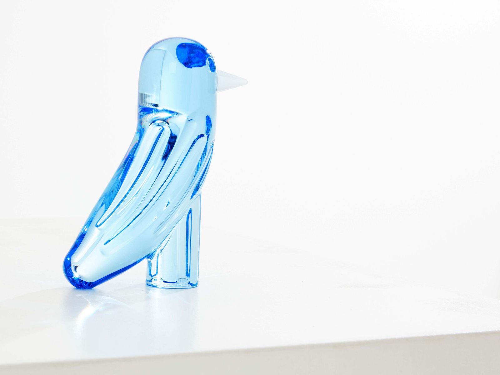 Oiseau en cristal bleu clair Jaime Hayon pour Baccarat, collection Faunacrystopolis, 2020 photo furniture