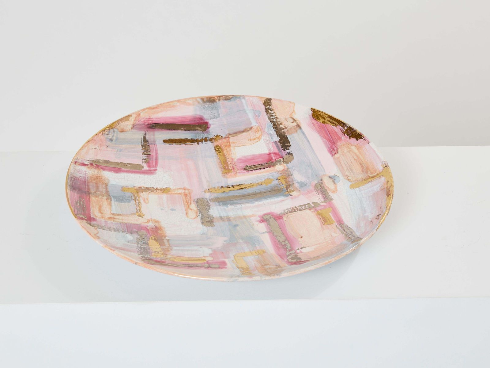 Grand plat de présentation en céramique émaillée dorée Les Héritiers, 1990 photo furniture