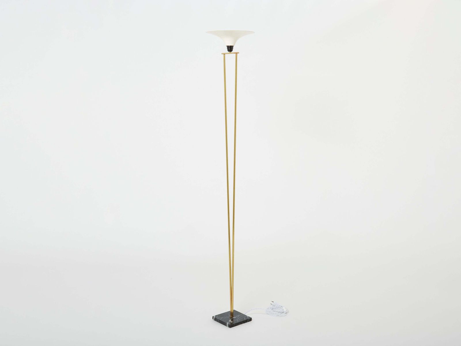Lampadaire italien en laiton et opaline, socle en marbre, années 1960 photo for sale