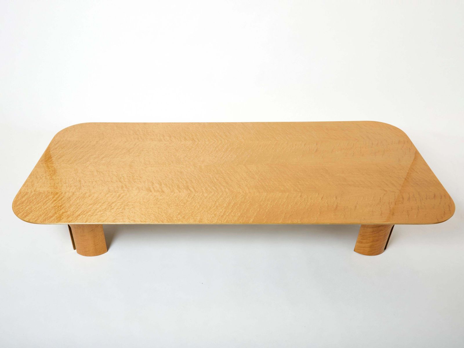 Table basse extra-large Giovanni Offredi pour Saporiti, érable et laiton, années 1980 photo furniture