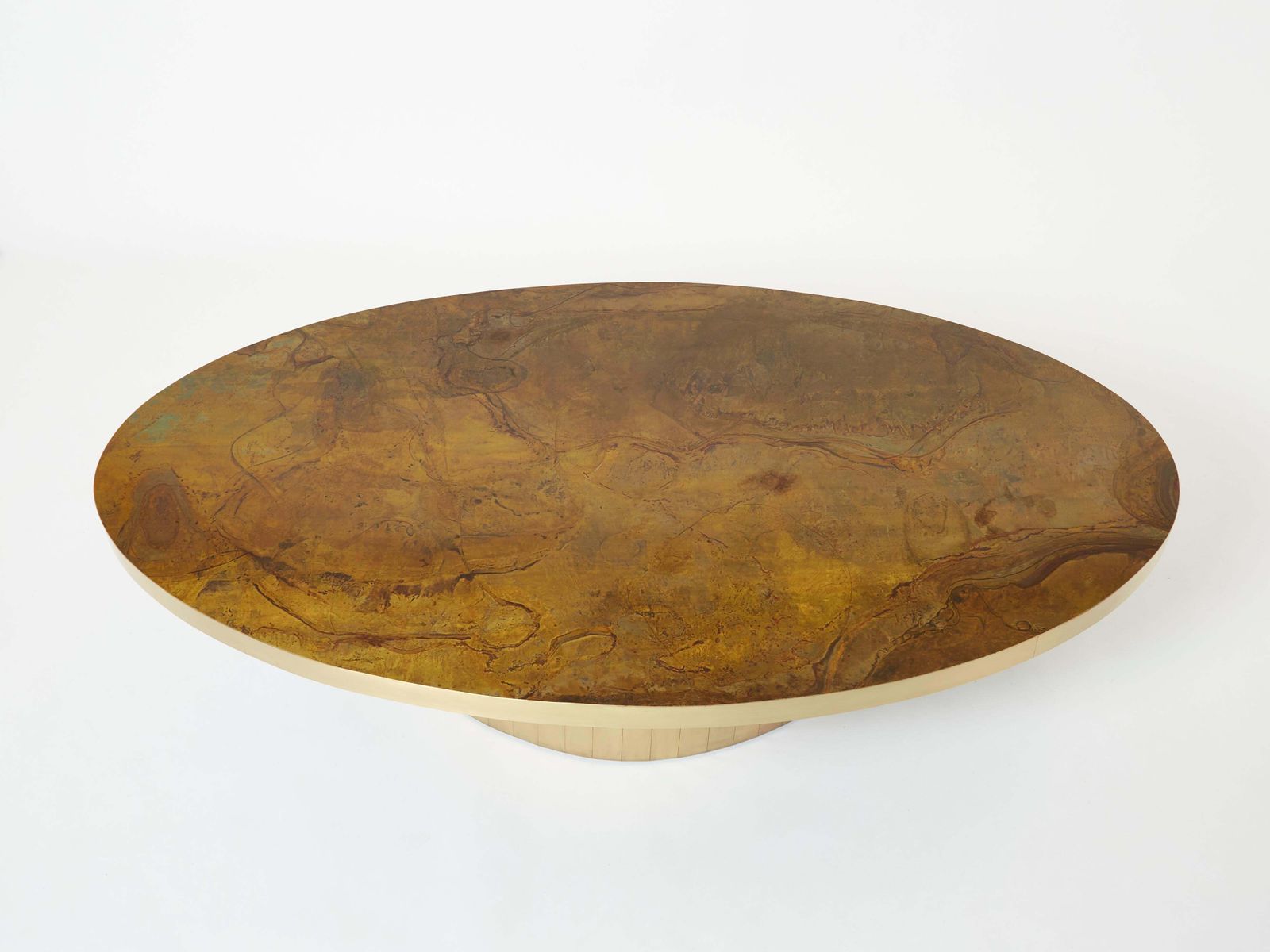 Grande table basse ovale en laiton oxydé, par Isabelle et Richard Faure, années 1970 photo for sale