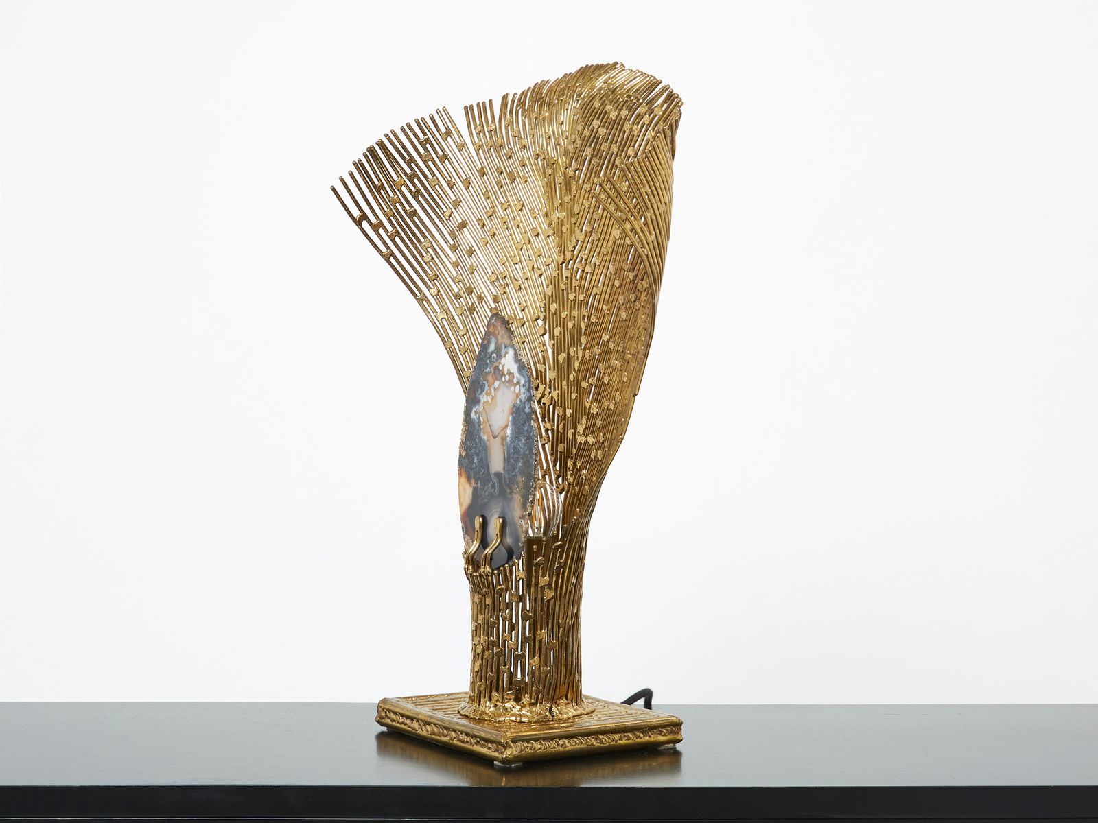 Lampe de table Henri Fernandez en laiton et agate Nefertiti, années 1970 photo furniture