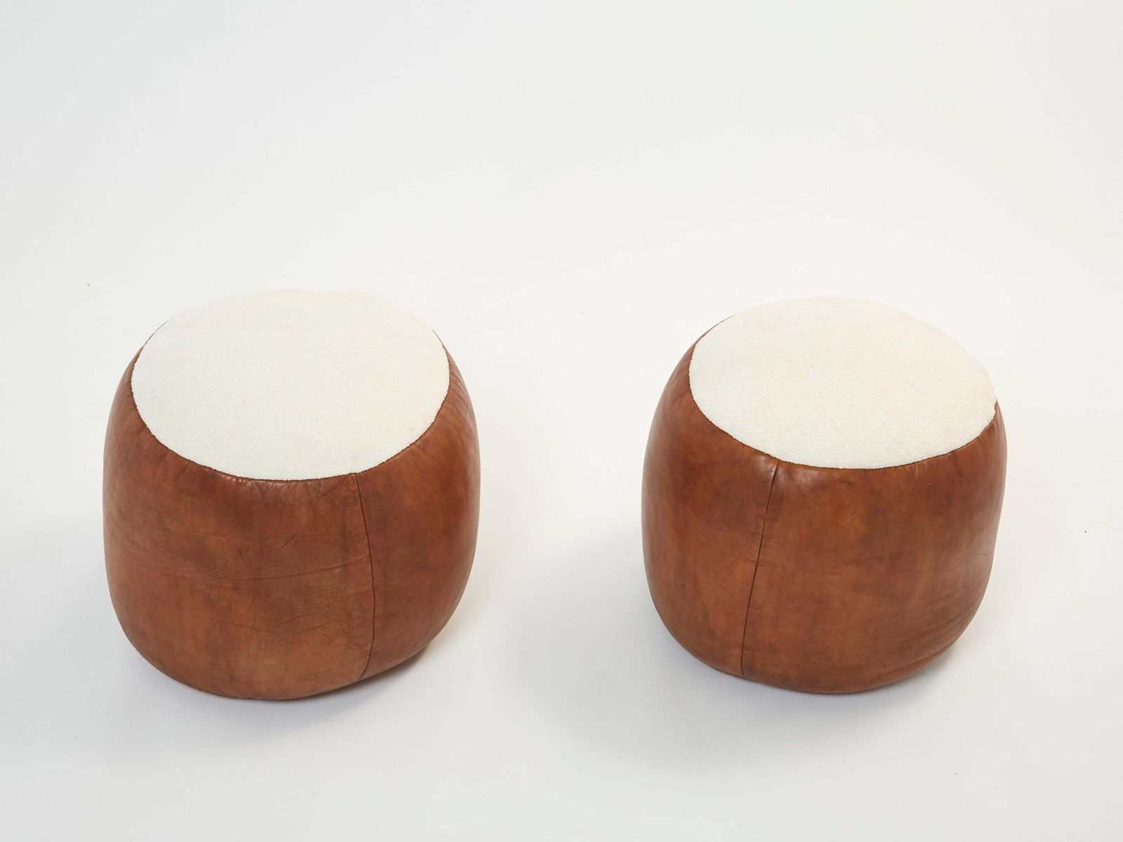 photo for sale Ensemble de deux canapés Croissant en cuir et bouclé, par Raphaël Raffel, années 1970