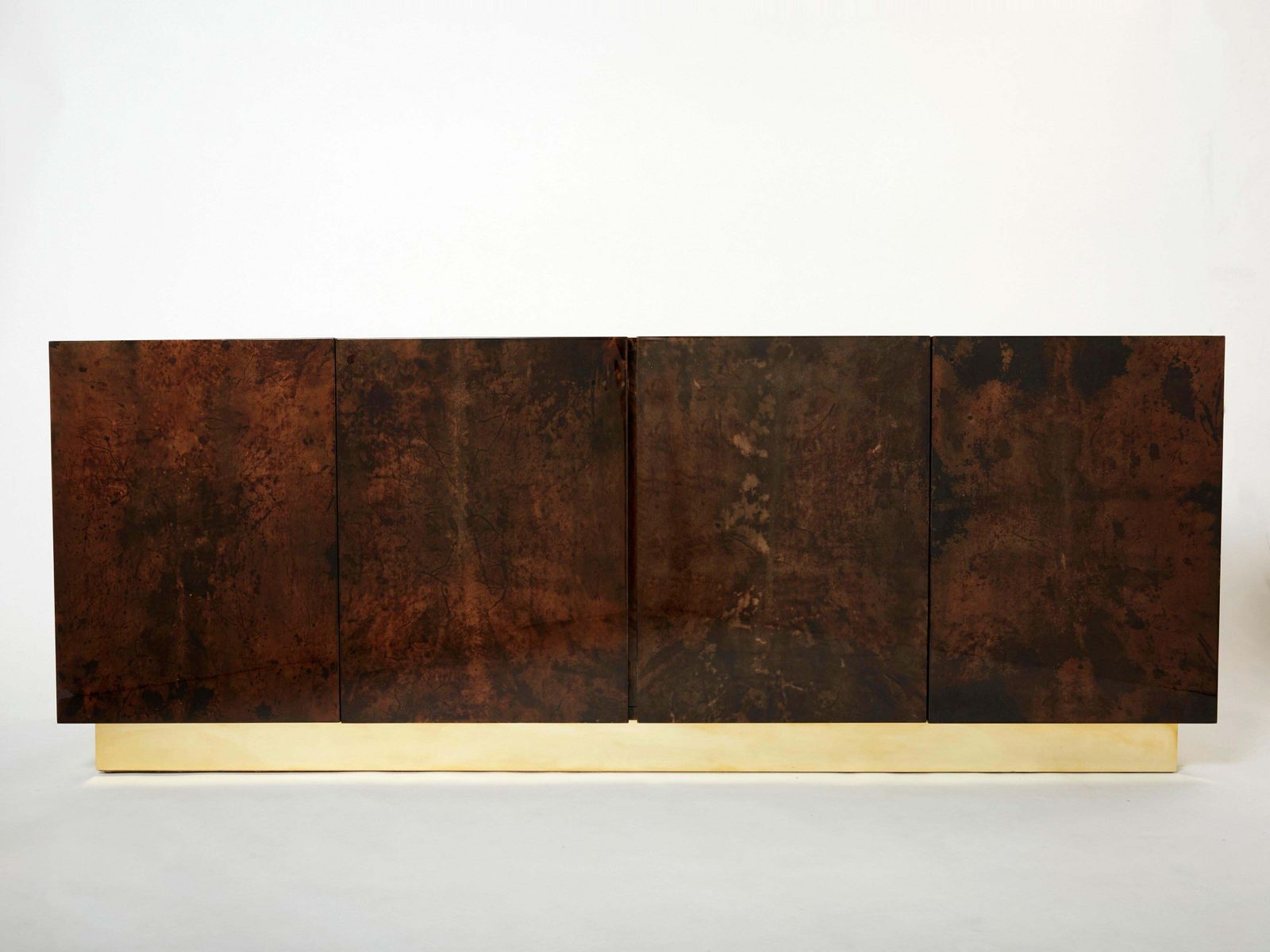 Buffet Aldo Tura en parchemin de chèvre brun et laiton, années 1960 photo furniture