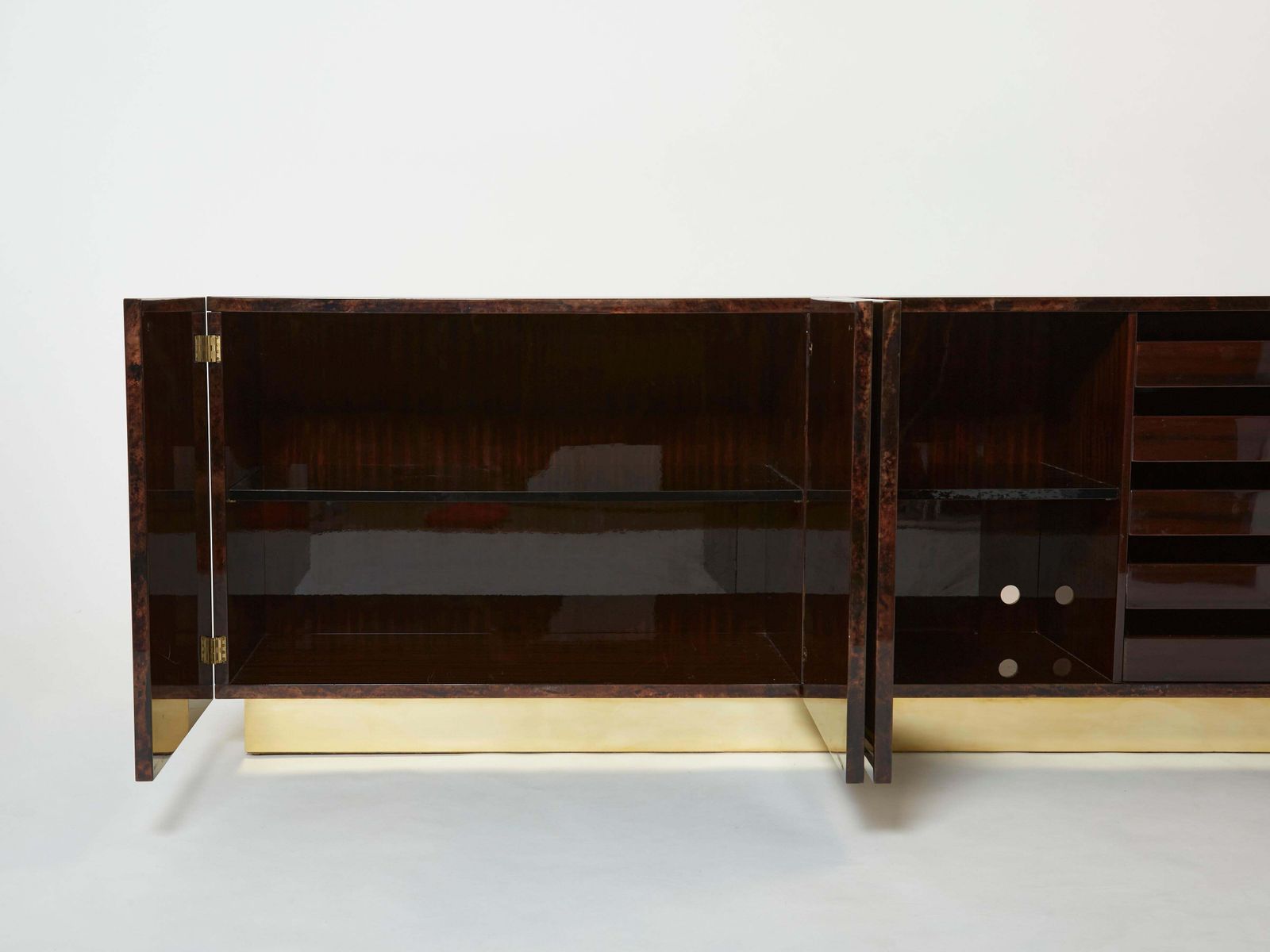 Mobilier Buffet Aldo Tura en parchemin de chèvre brun et laiton, années 1960 photo