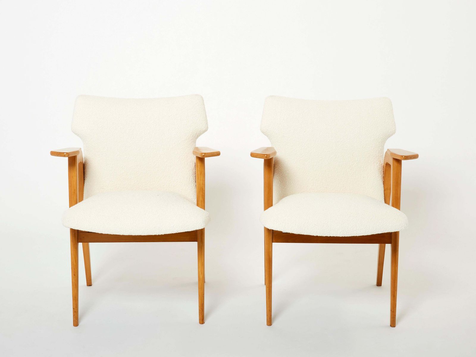 Fauteuils à pieds compas en chêne massif et bouclé de laine, par Roger Landault, années 1950 photo furniture