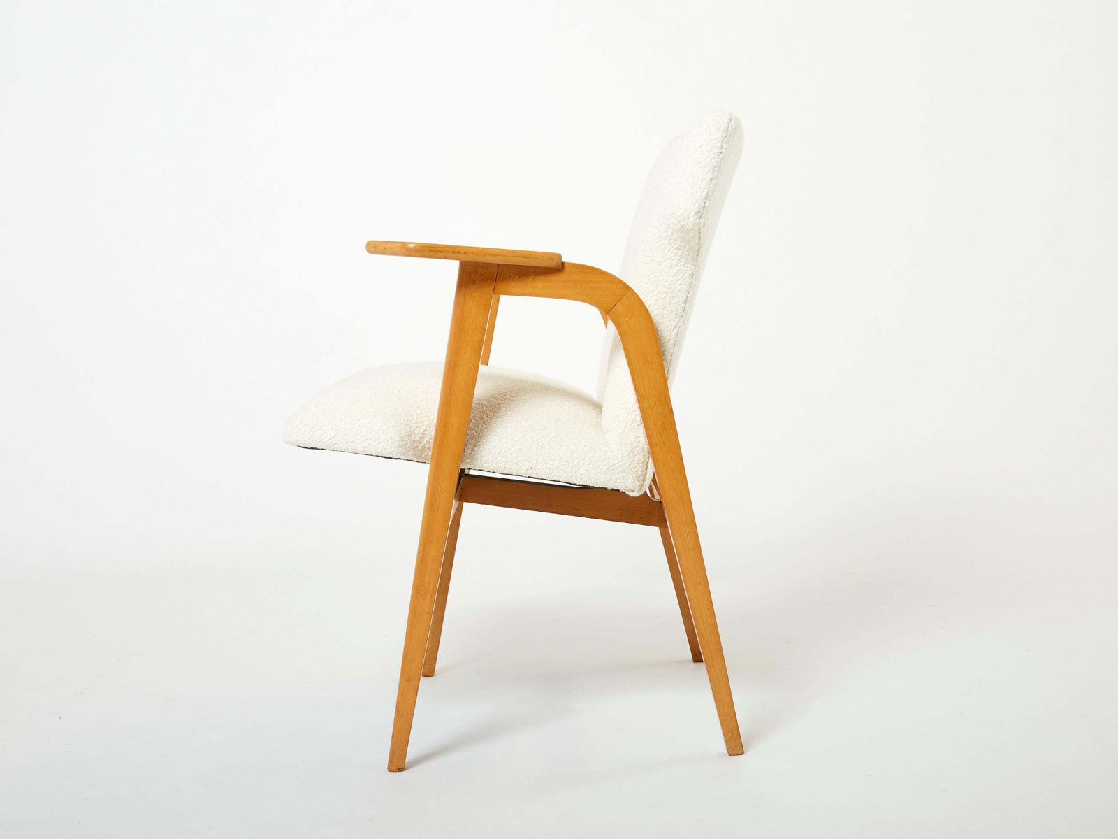 Fauteuils à pieds compas en chêne massif et bouclé de laine, par Roger Landault, années 1950 photo vinterior