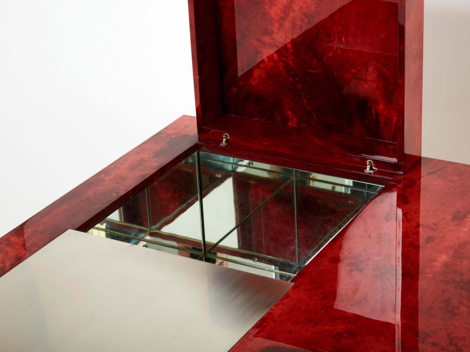 Table basse Aldo Tura en parchemin de chèvre rouge et acier, 1960 photo 13167.0