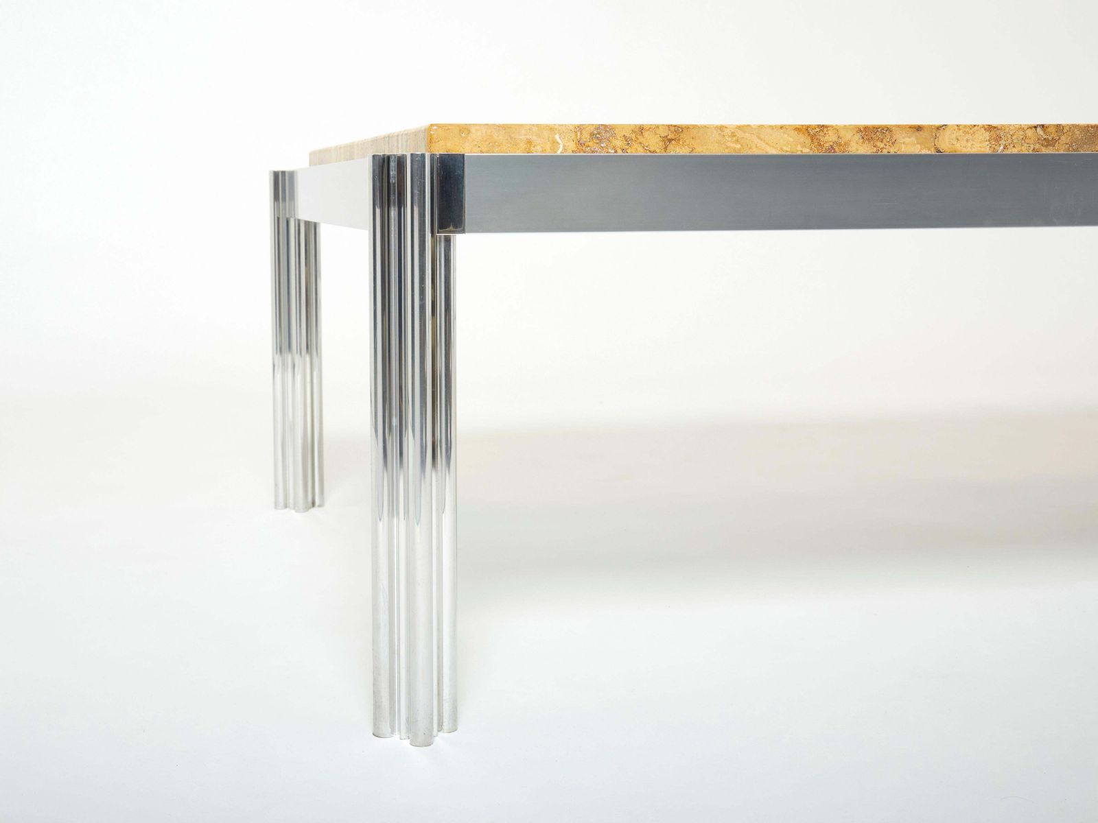 photo vinterior Table basse en travertin jaune, chrome et aluminium George Ciancimino, 1975