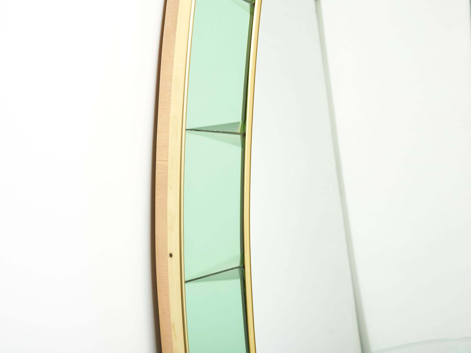Miroir ovale Cristal Arte en cristal vert et laiton, années 1950 photo vintage