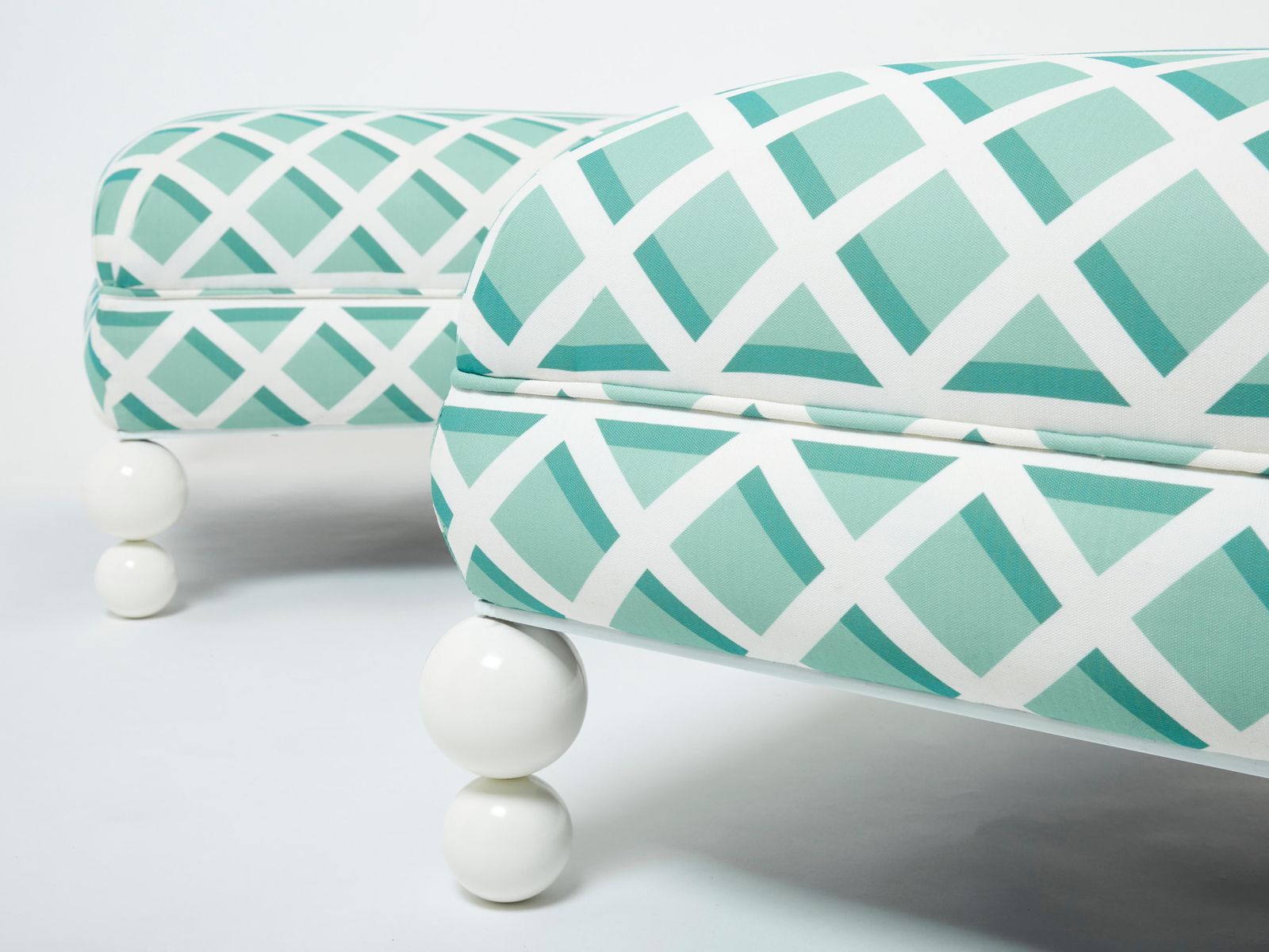 photo furniture Paire de poufs vintage français d'extérieur retapissés, années 1970