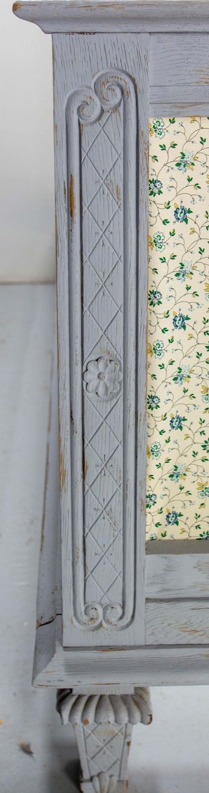 photo vintage Frans bed met gepatineerd hout, tweepersoons, Louis XVI-stijl, ca. 1960