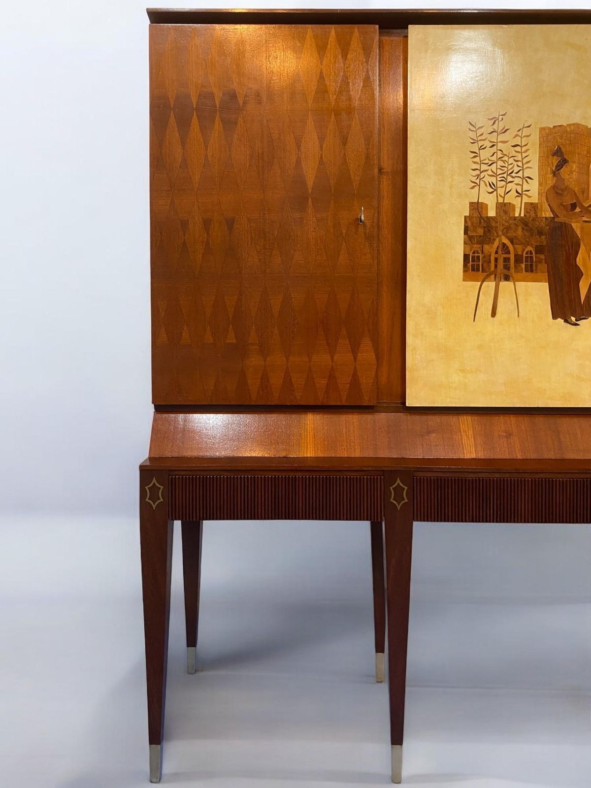 photo furniture Credenza Italiana In Pergamena Intarsiata Disegnata Da Paolo Buffa Nel 1950