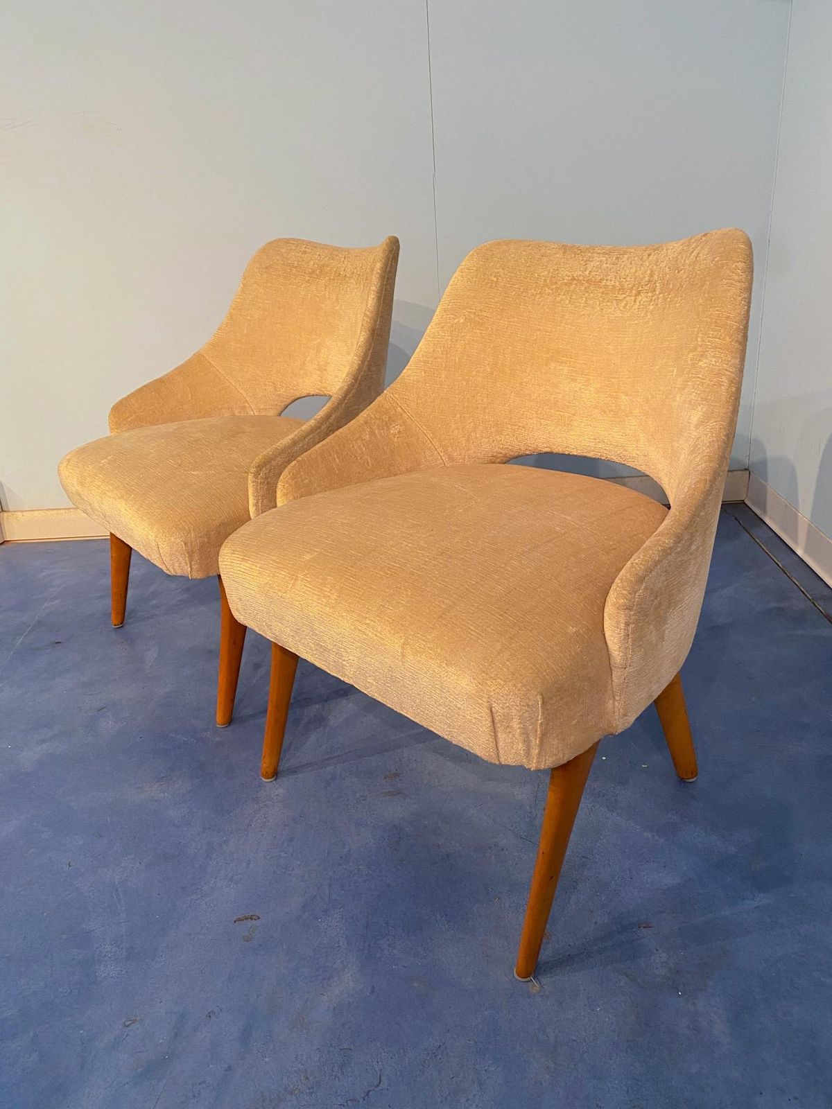 Couple Of Italian Mid Century Armchairs In Yellow Velvet By Vittorio Dassi photo furniture