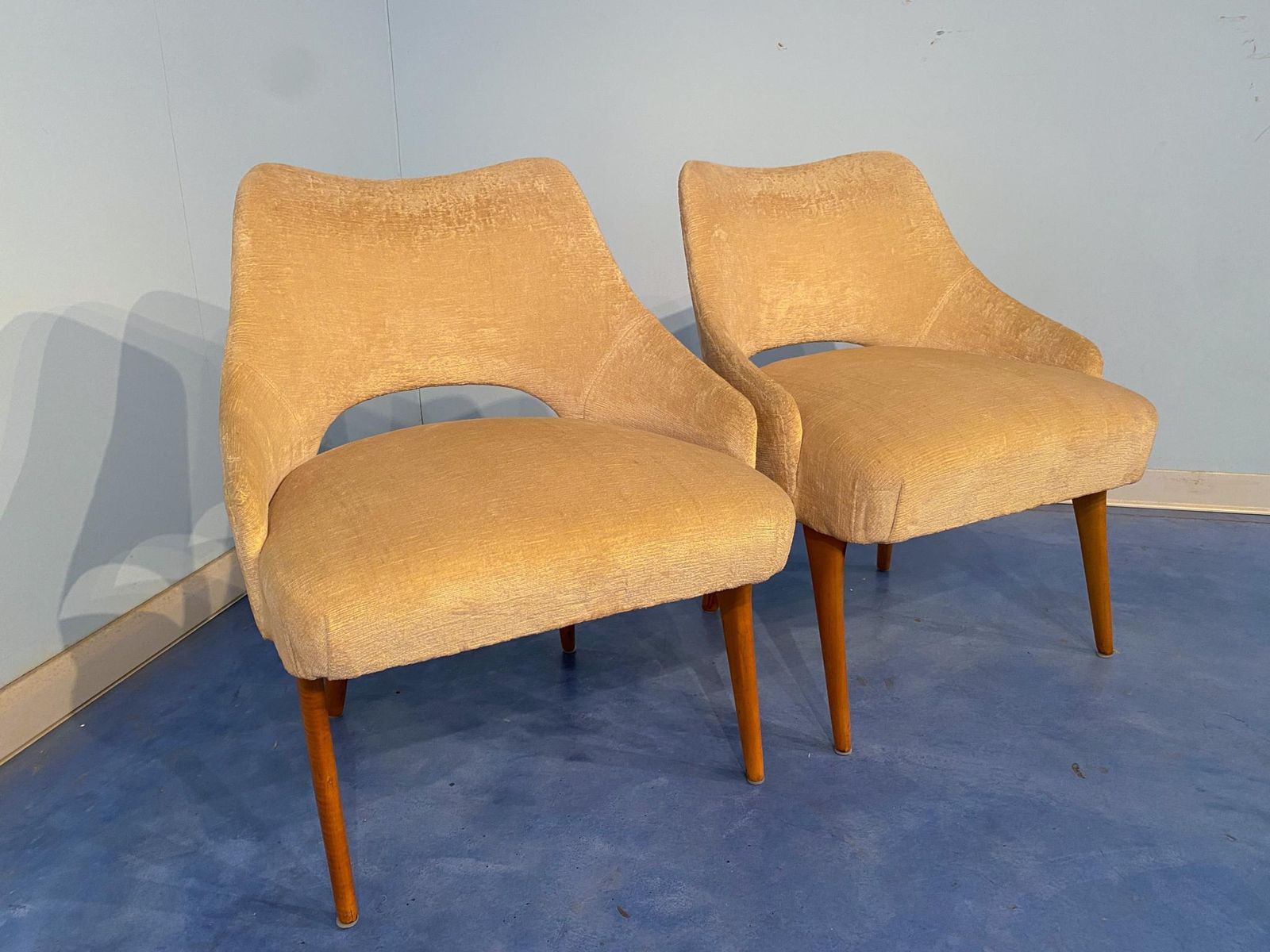 Couple Of Italian Mid Century Armchairs In Yellow Velvet By Vittorio Dassi photo for sale