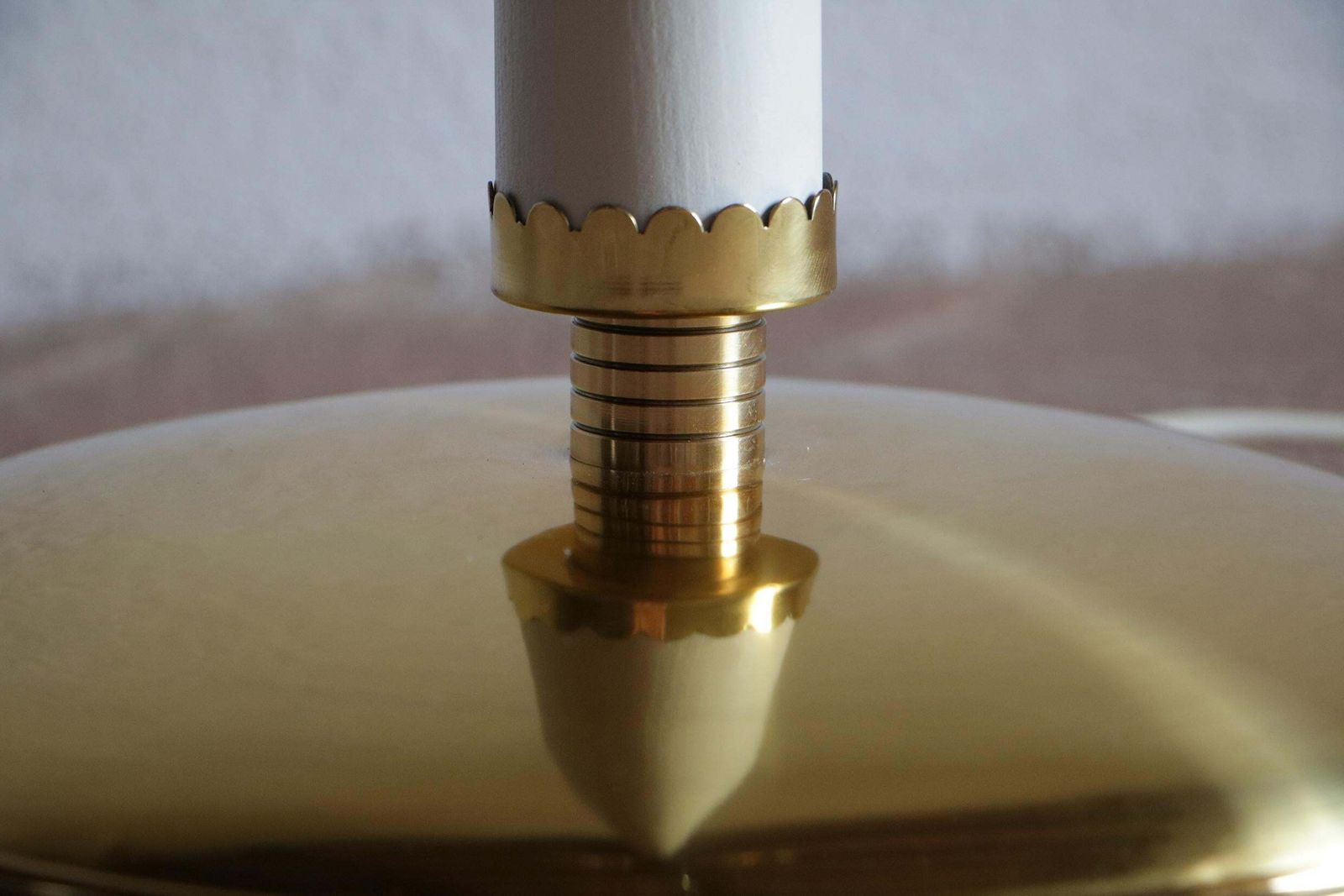 photo vinterior Italian  Ash Wood Polished Brass Lamp Floor Attributed To Pietro Chiesa  1940s