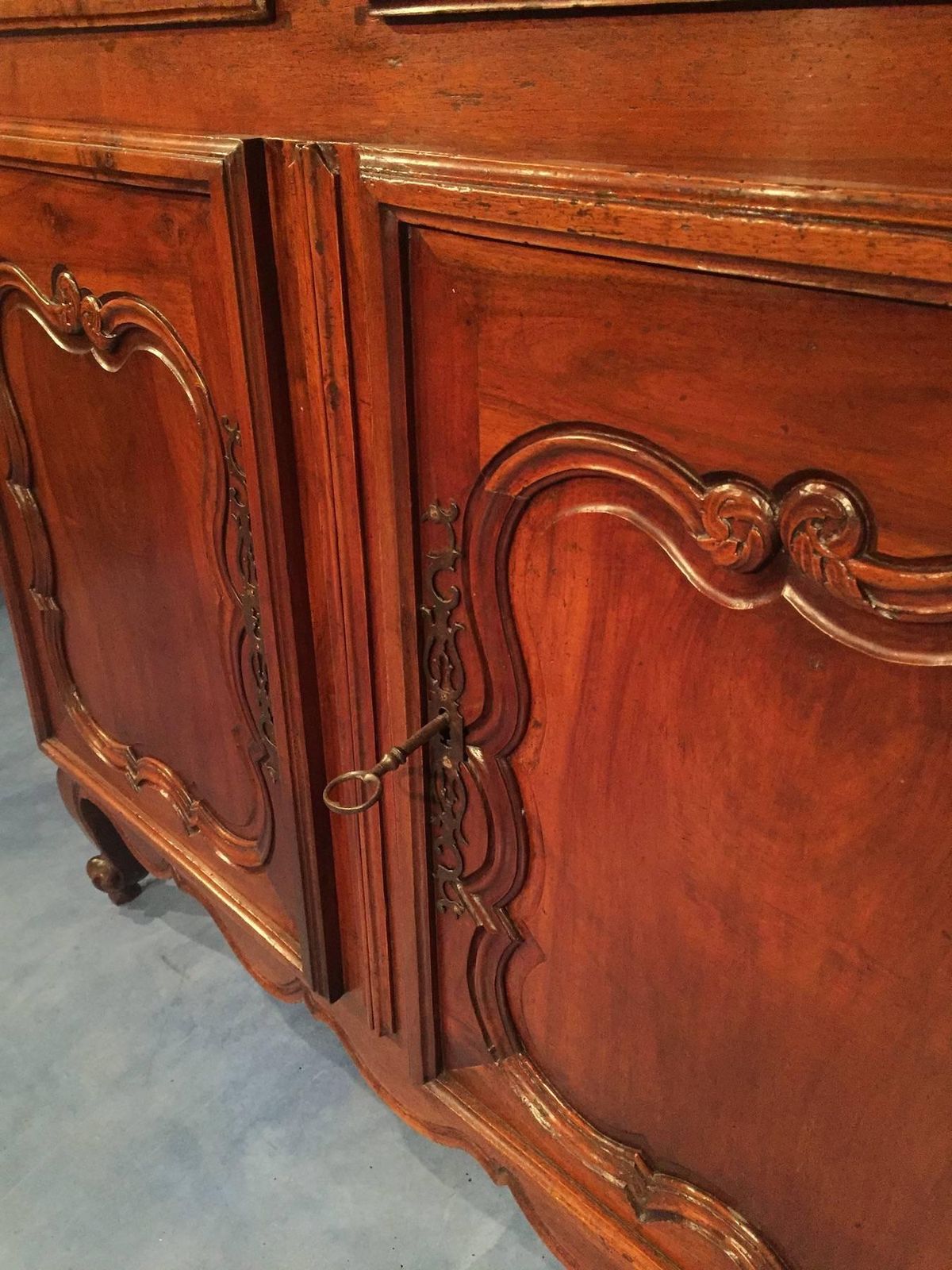 18th Century Italian Louis XV Carved Walnut Sideboard Plate Rack photo vinterior