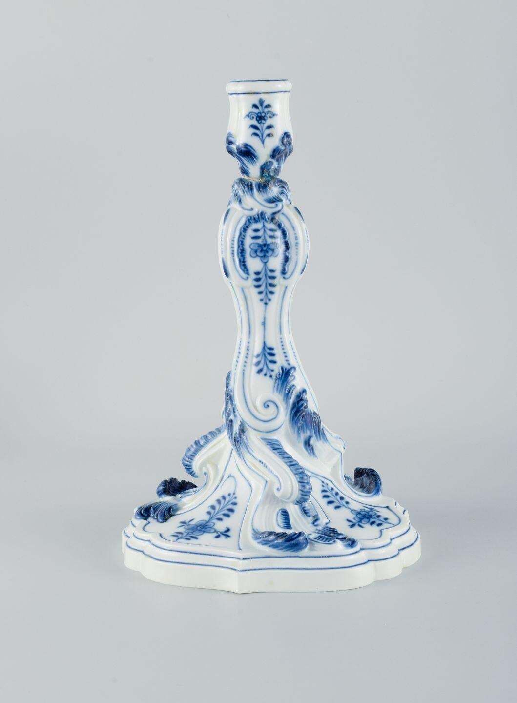 Meissen, Germany. Pair Of Large Antique Blue Onion Pattern Candlesticks. 19th C. photo Home Decor