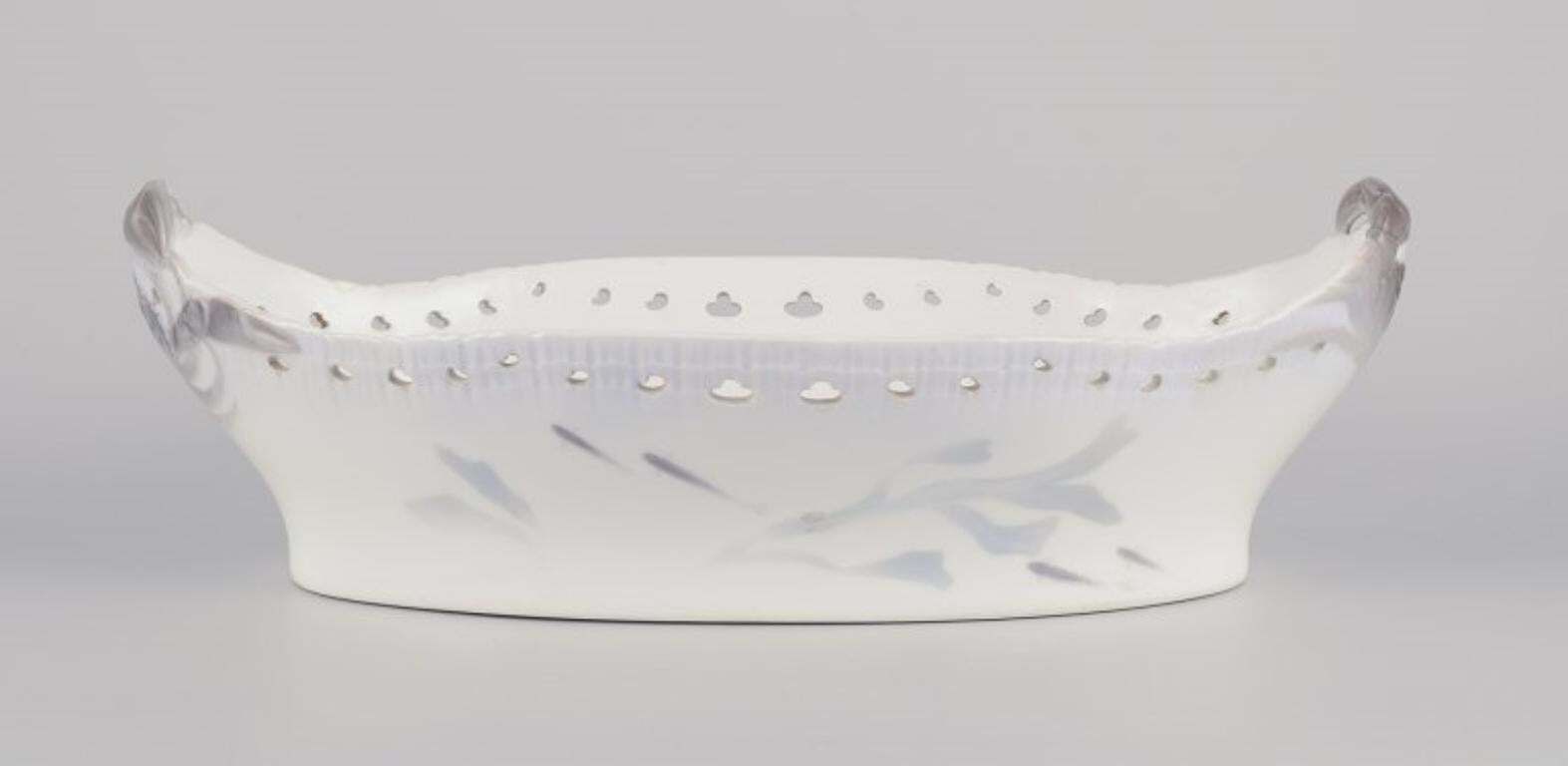 Royal Copenhagen, Large Art Nouveau Jardinière Modelled With Crabs. photo furniture