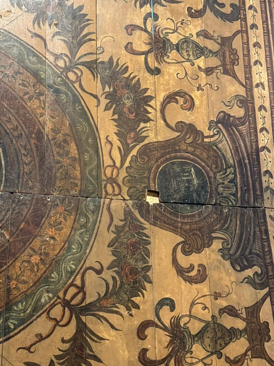 21236.0 Majestic Ceiling With Lacquered And Painted Wooden Planks, Italy photo