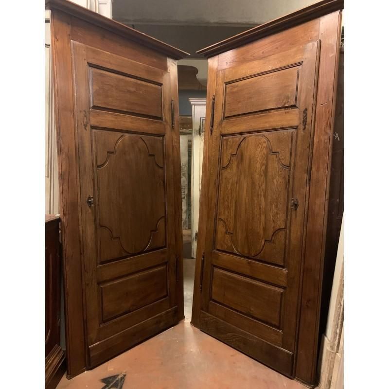 photo furniture Set Of 2 Single Leaf Oak Doors Carved With Frame, Italy