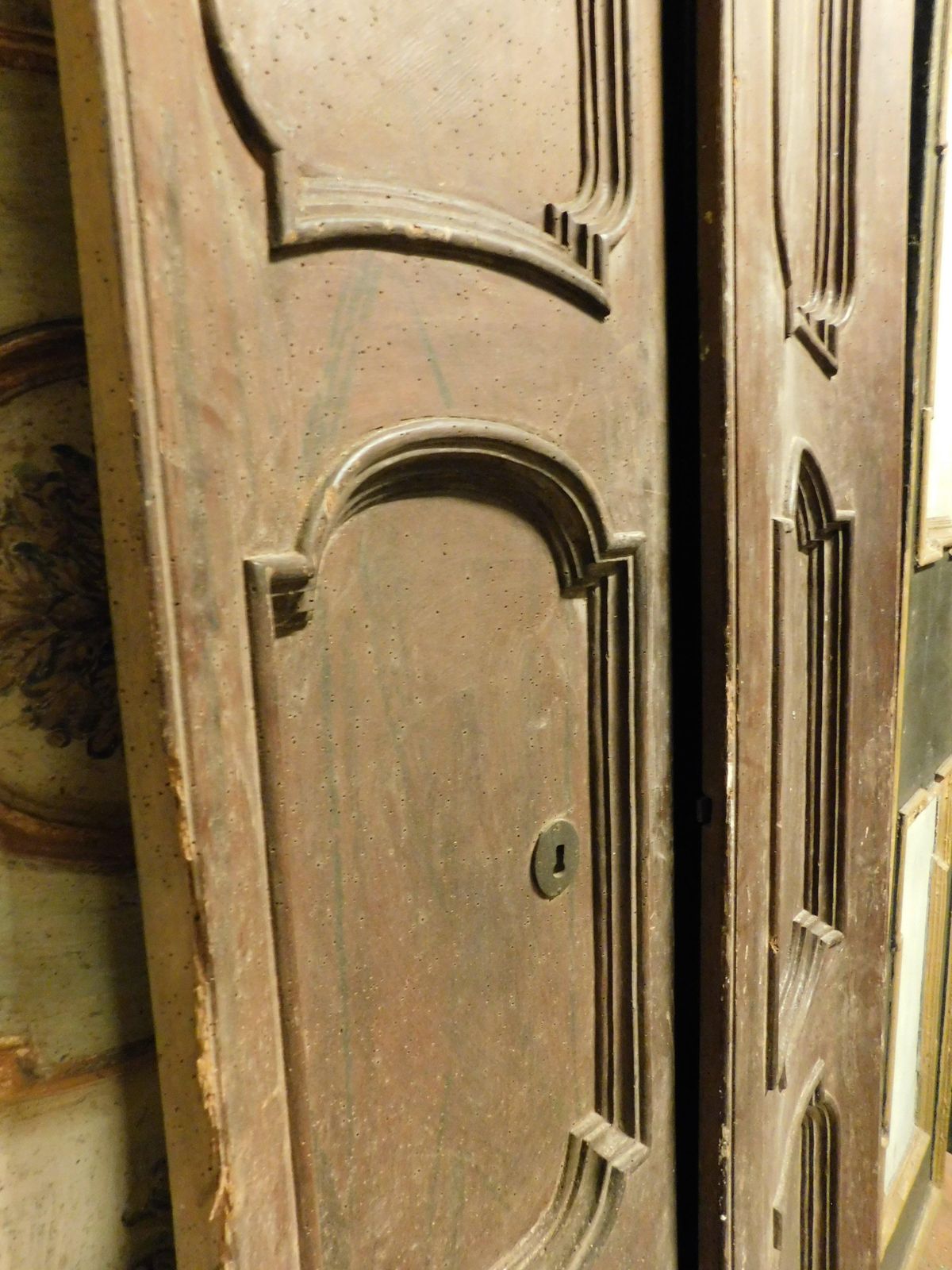 photo furniture Particular Walnut Door, Double Jointed With Two Leaves And Carved Panels, Italy