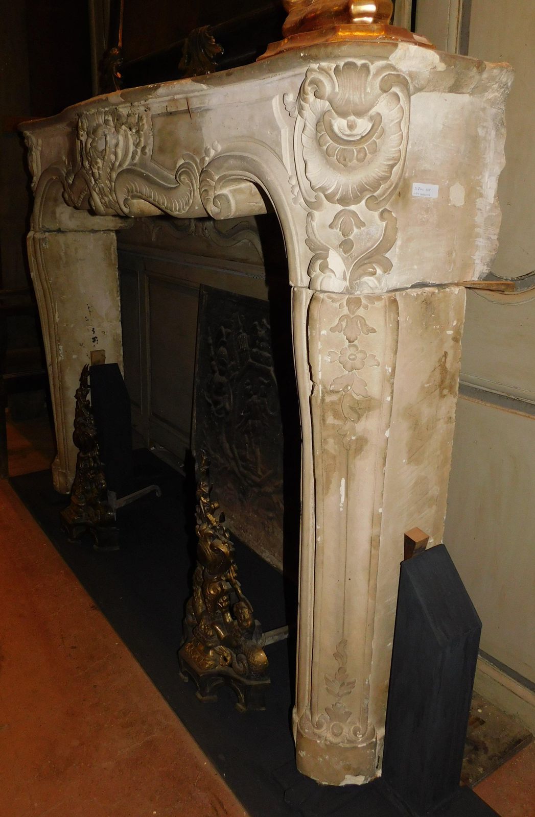 photo vinterior Fireplace Mantle In Richly Carved Burgundy Stone And Wavy Shape, Italy