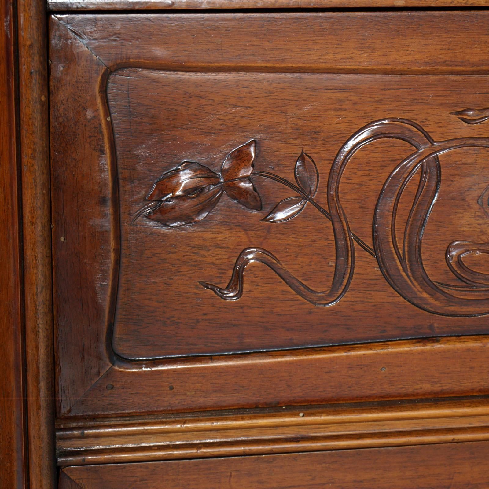 Art Nouveau, Wardrobe , Chest Of Drawers By Vincenzo Cadorin Venezia In Walnut photo vinterior