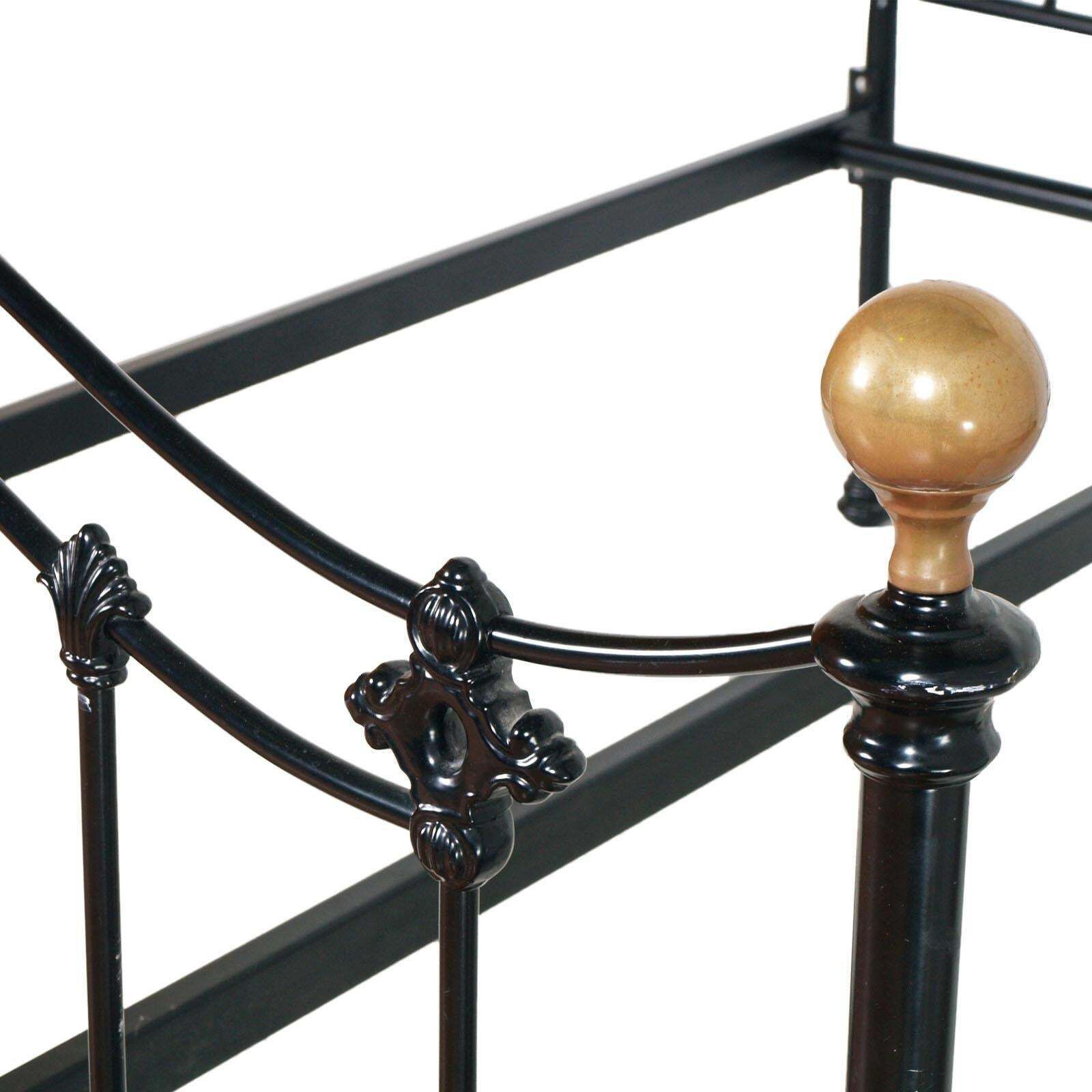 Italian Early 20th Century Iron And Cast Iron Enamelled Bed, Golden Brass Parts photo vinterior