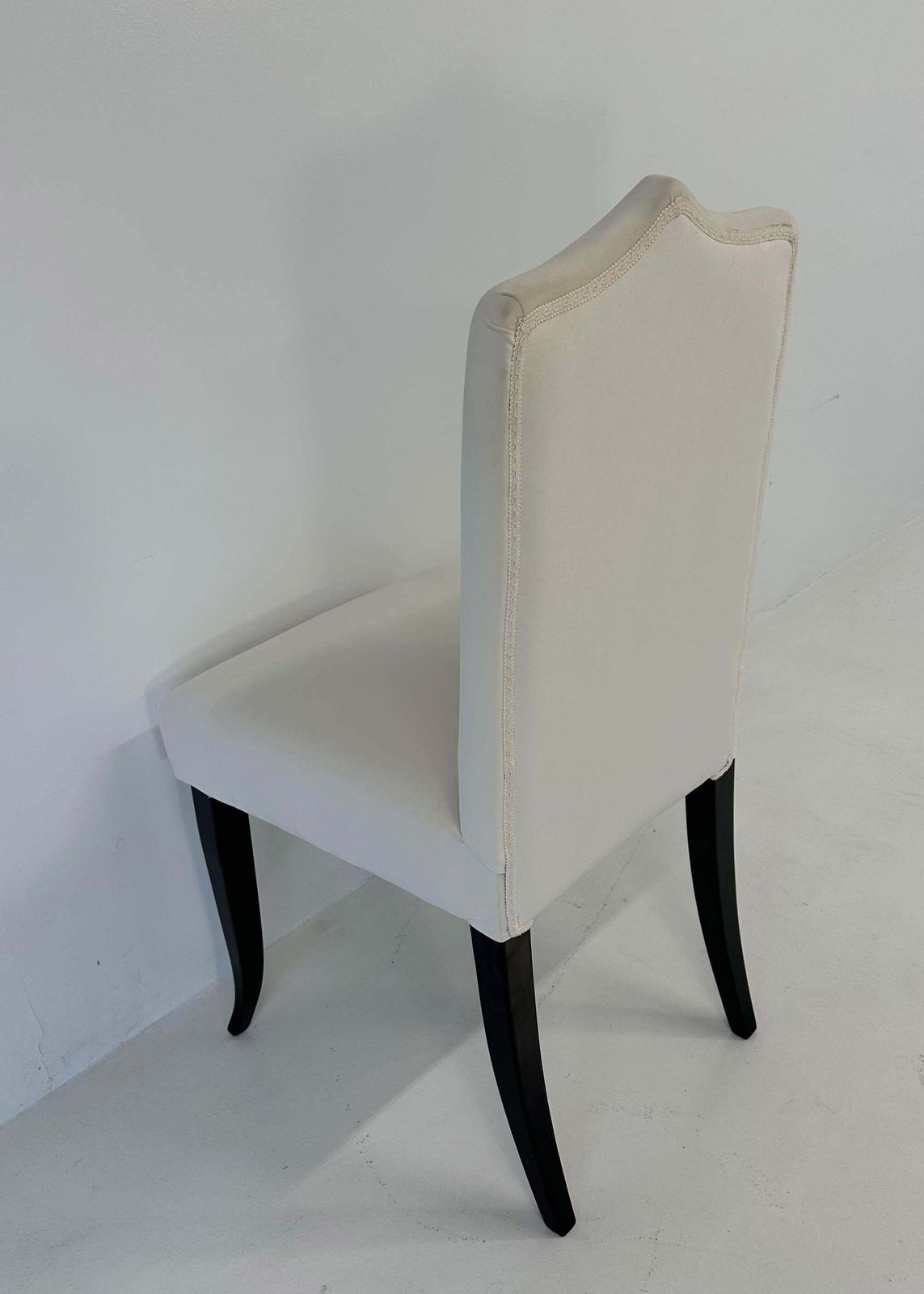 photo furniture Italian Art Deco Style Set Of 6 Cream Velvet And Black Lacquered Chairs