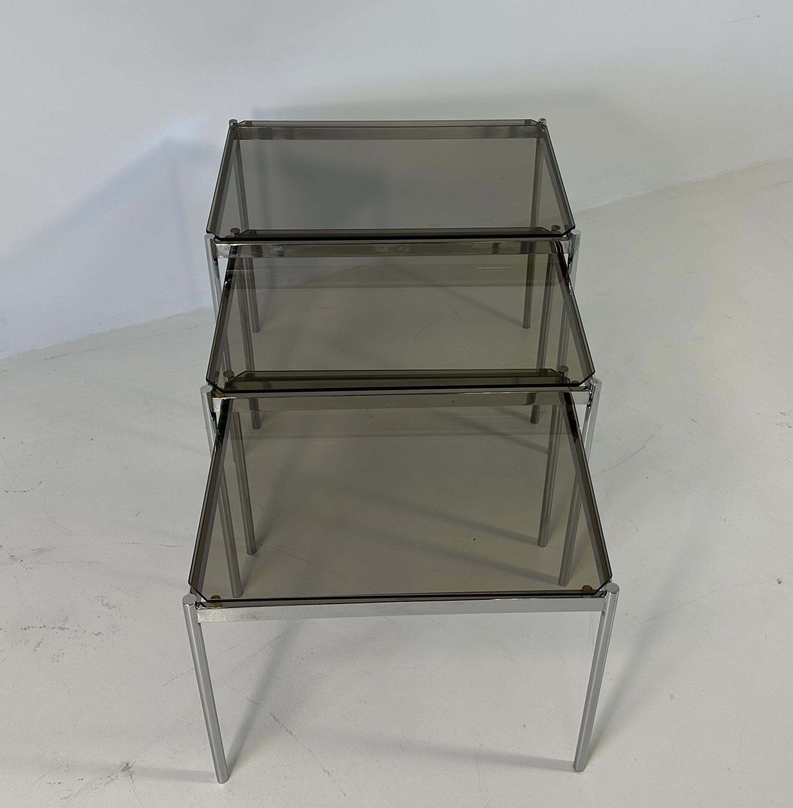 Italian Midcentury Set Of Three Chromed Metal Glass Stackable Tray Tables, 1970s photo Furniture