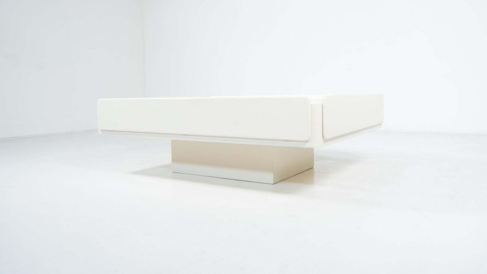 White Caori Coffee Table By Vico Magistretti For Gavina, Italy, 1960s photo Furniture