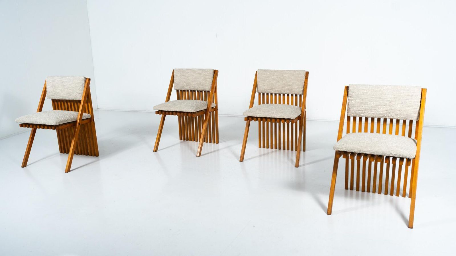 photo furniture Mid Century Modern Dining Table Set " Millepiedi" By Tito Pinori, 1970s