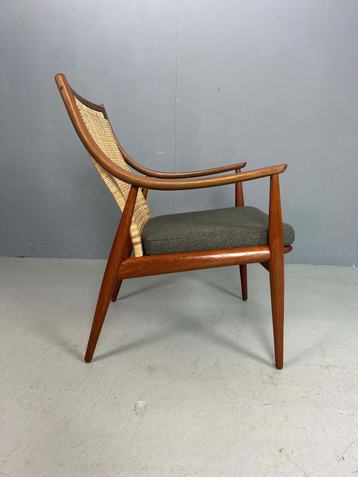 photo vinterior Peter Hvidt& Orla Mølgaard Nielsen Fd146 Cane Back Easy Chair, Denmark