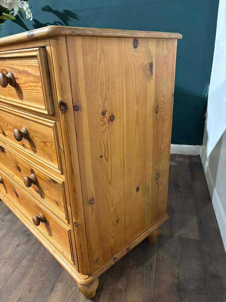 photo furniture Victorian Style Pine Chest Of Drawers