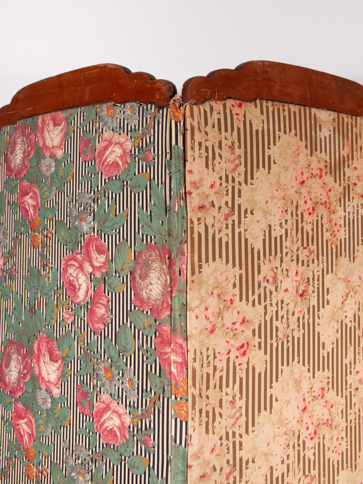 photo for sale Victorian Four Panel Screen, Roomdivider In Carved Wood, Poetic Design In Fabric