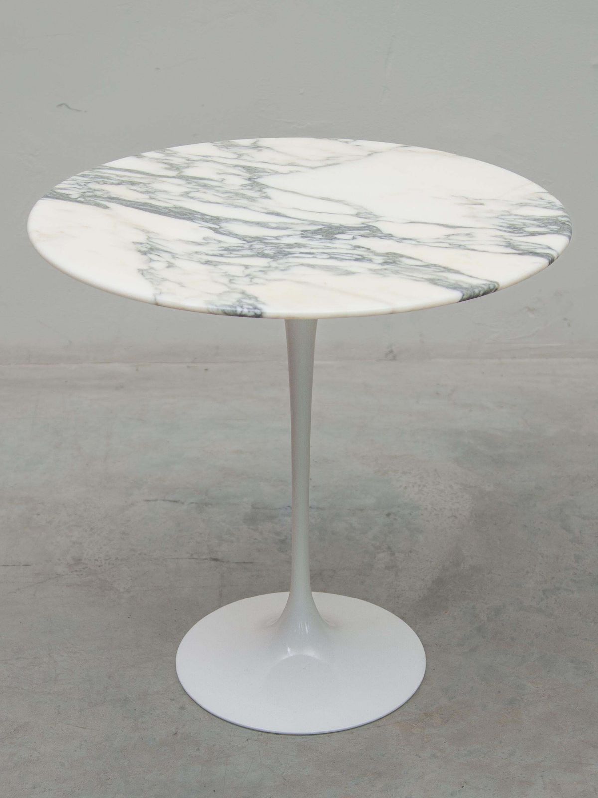 Set Of Two "Tulip" Marble Top Saarinen Side Tables For Knoll, 1970s photo vintage