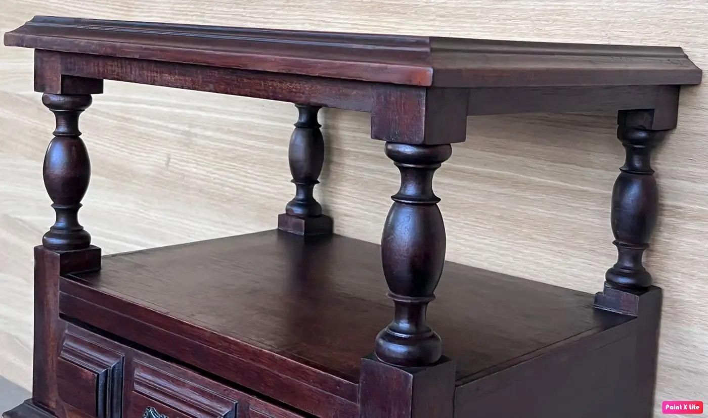 photo for sale Paire de tables de chevet françaises en bois massif sculpté, tiroir bas, XXe siècle