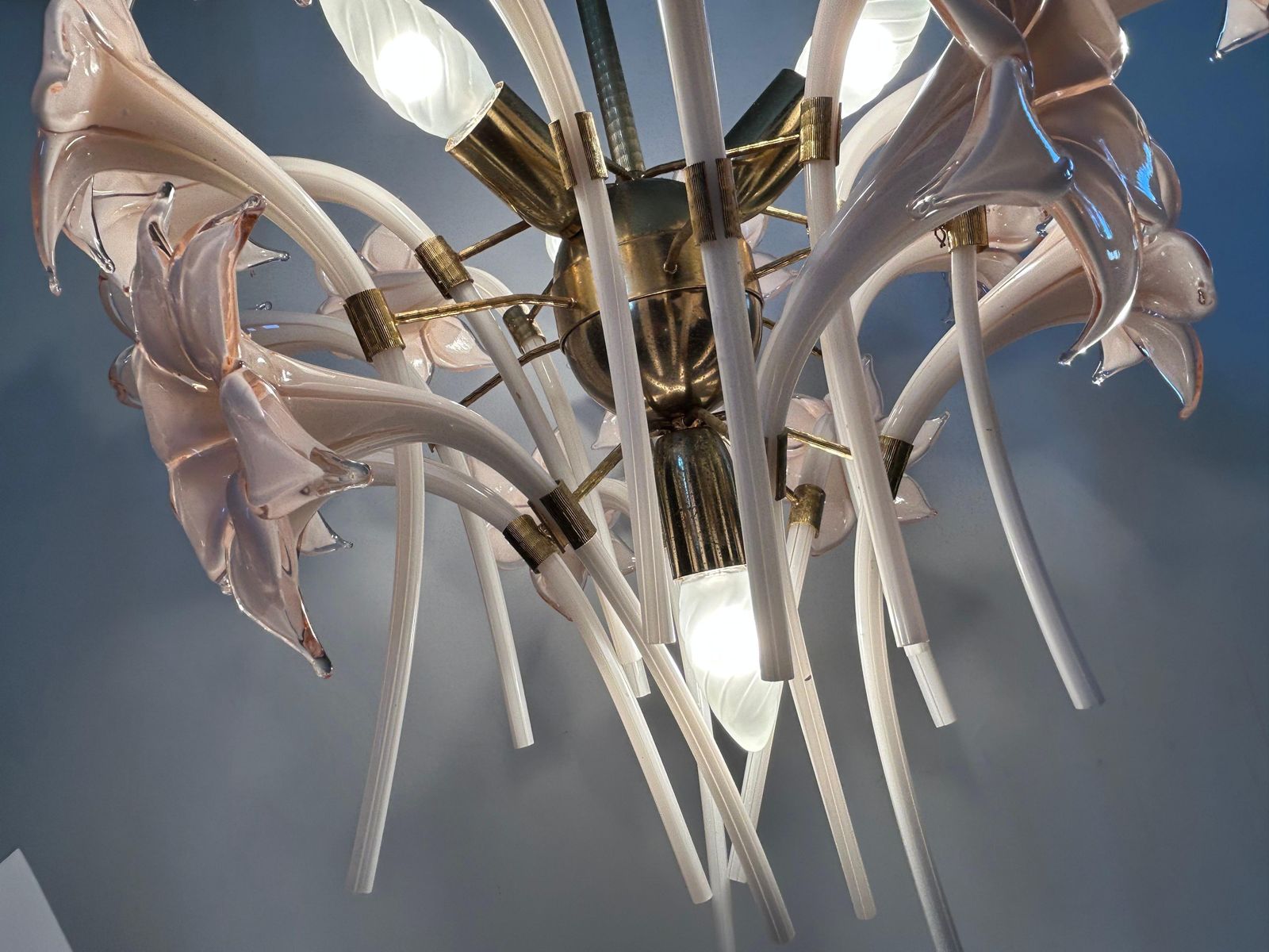 photo vintage Pink Lily, Spectacular Murano Chandelier, 1980's