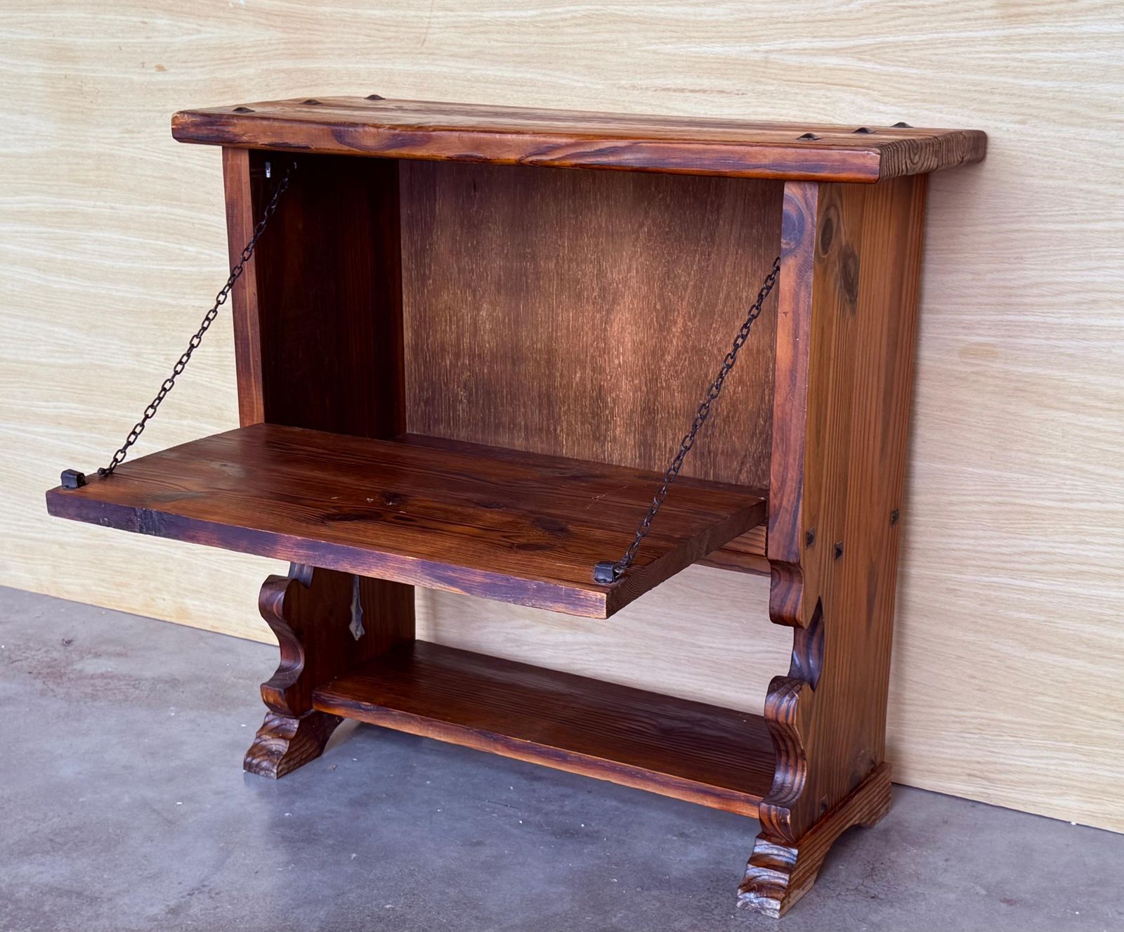 photo furniture Console rustique à abattant et étagère, début du XXe siècle