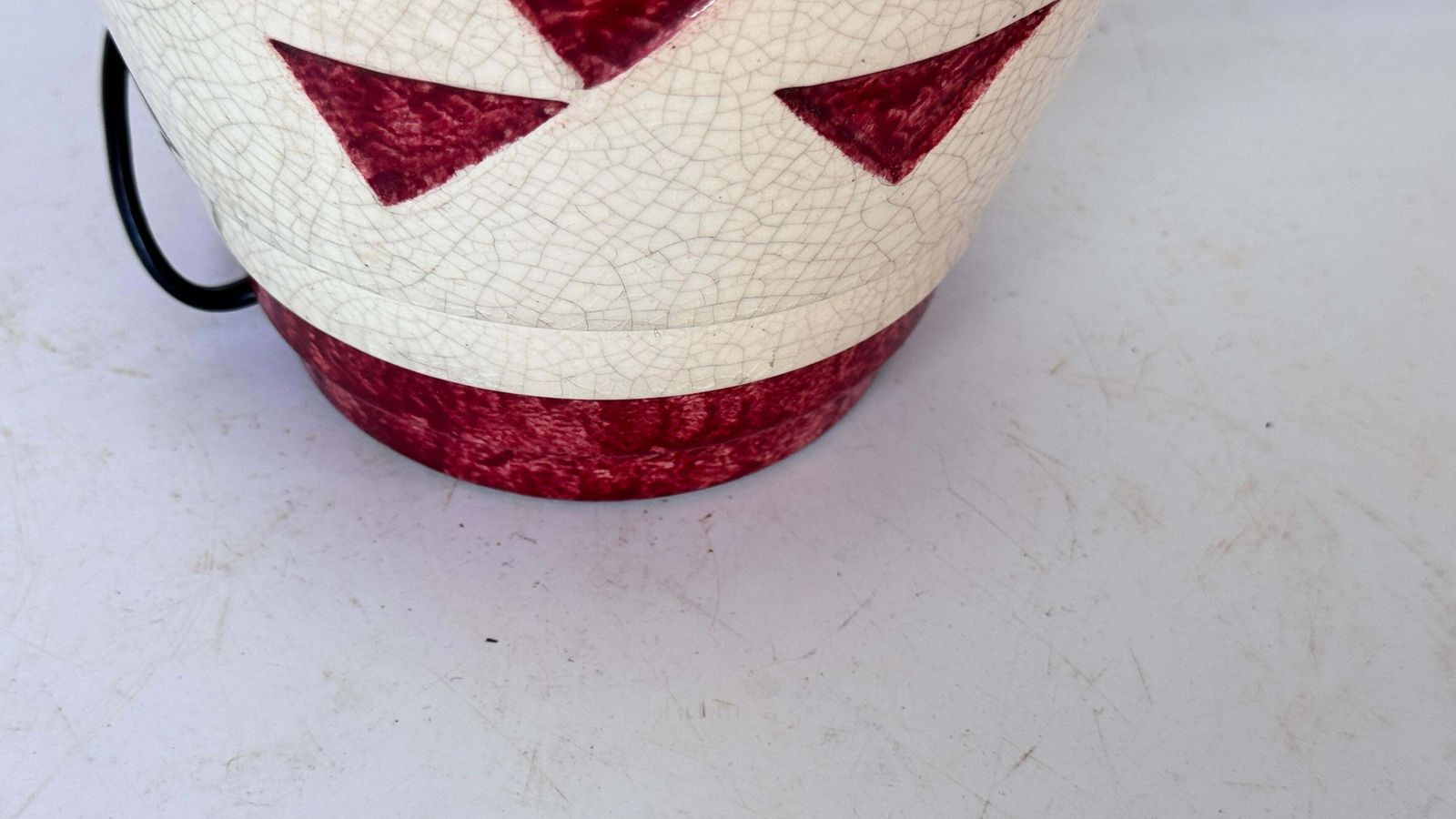 photo furniture 1930s French Art Deco Lamp In Crackled Ceramic And Brass  Geometric Red Motifs